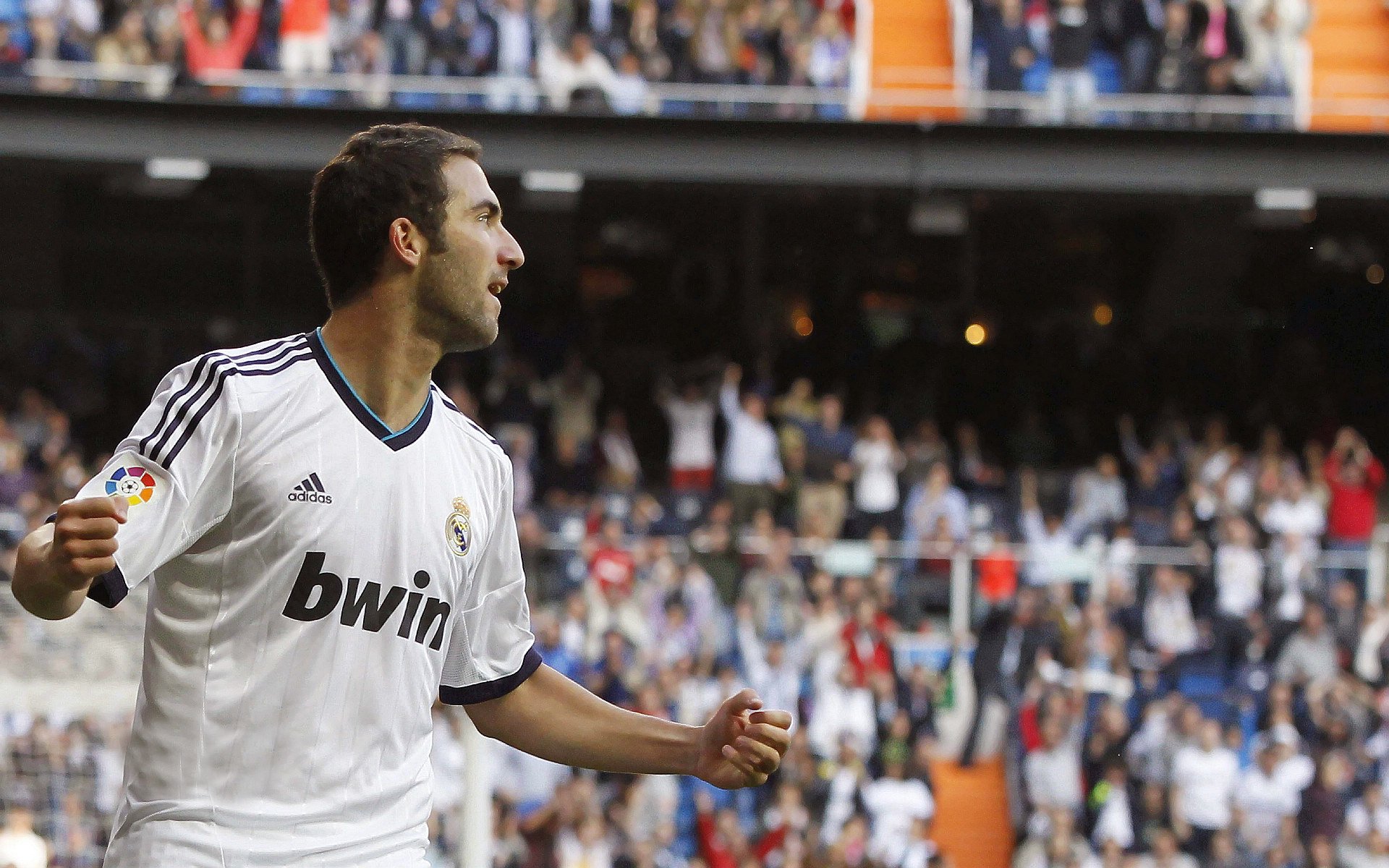 橙色风暴席卷万达大都会，努涅斯关键节点连击，荷兰足球哲学冲垮马德里竞技铁血防线