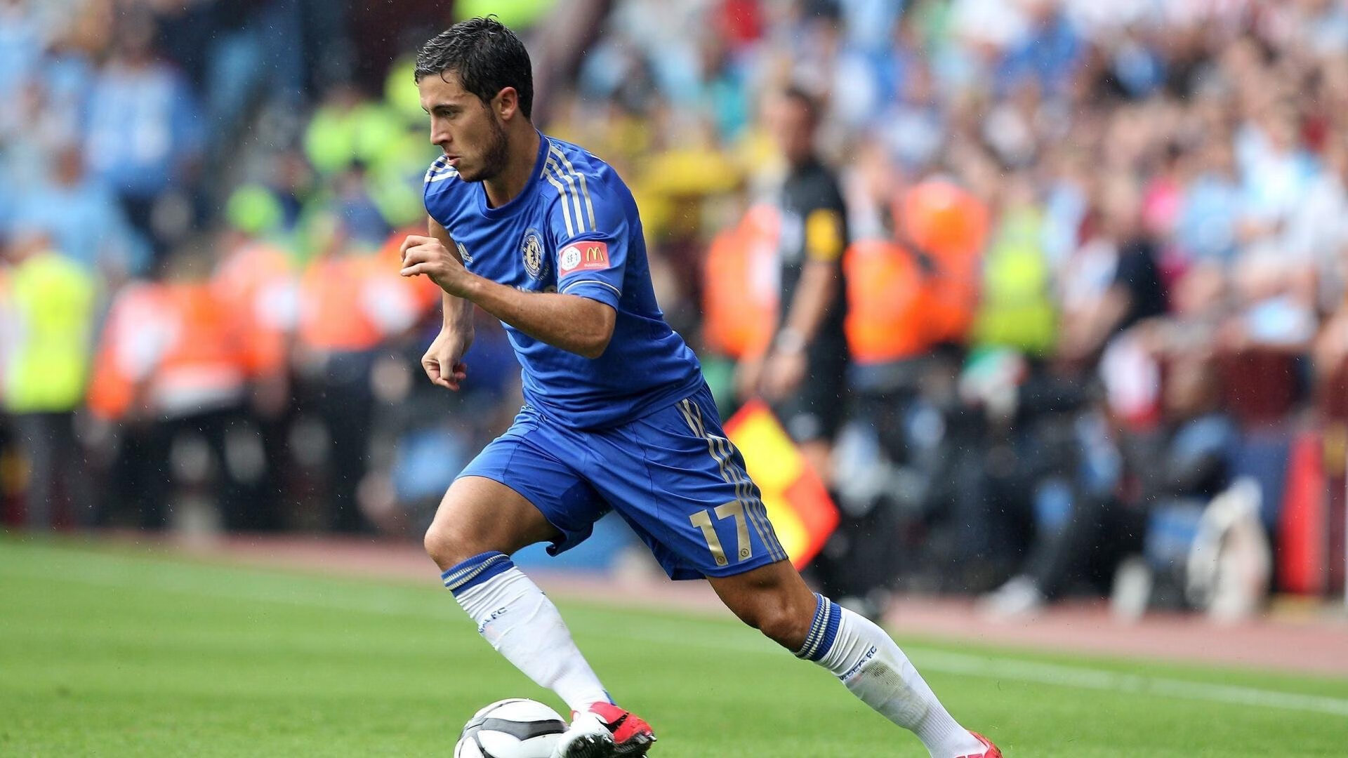 莱万攻防两端统治级表现，尼斯强势晋级映衬曼联困局