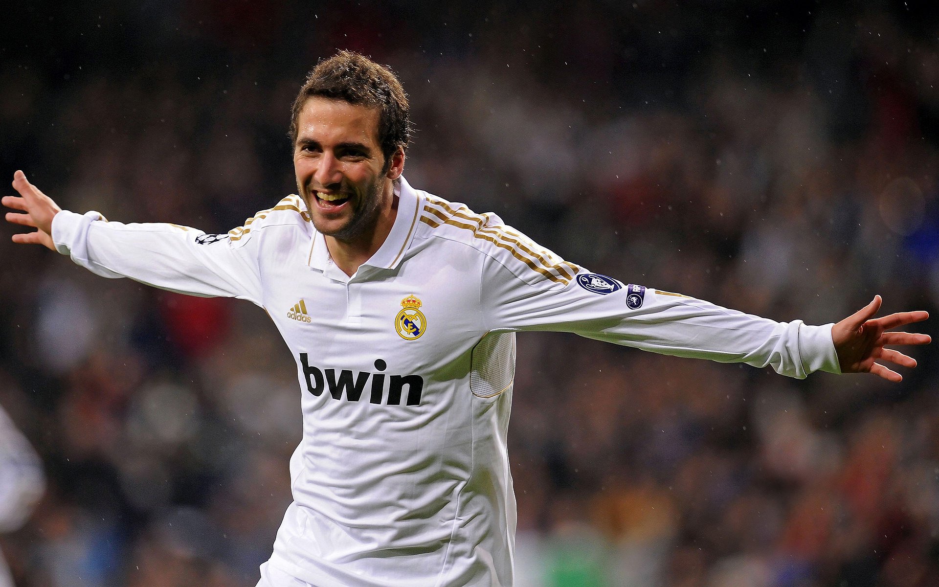 石油绿茵新王座,沙特资本重塑拜仁王朝,莱万化身关键先生书写足坛权力更迭